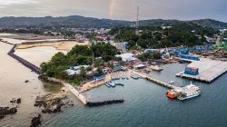 Pemandangan di Pelabuhan Sorong