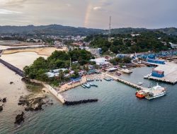 Perjalanan Sehari di Sorong Papua, Nikmati Sunset dari Atas Tebing