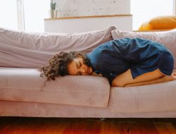 Mengurangi Nyeri Haid, Ini Posisi Tidur yang Diusulkan Ahli Kesehatan