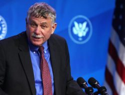 Penasihat Gedung Putih Mengundurkan Diri Karena Berperilaku Tidak Sopan