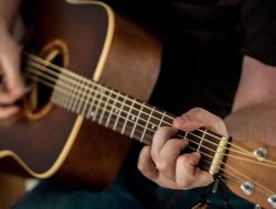 Tips Sederhana Merawat Gitar yang Wajib Kamu Ketahui