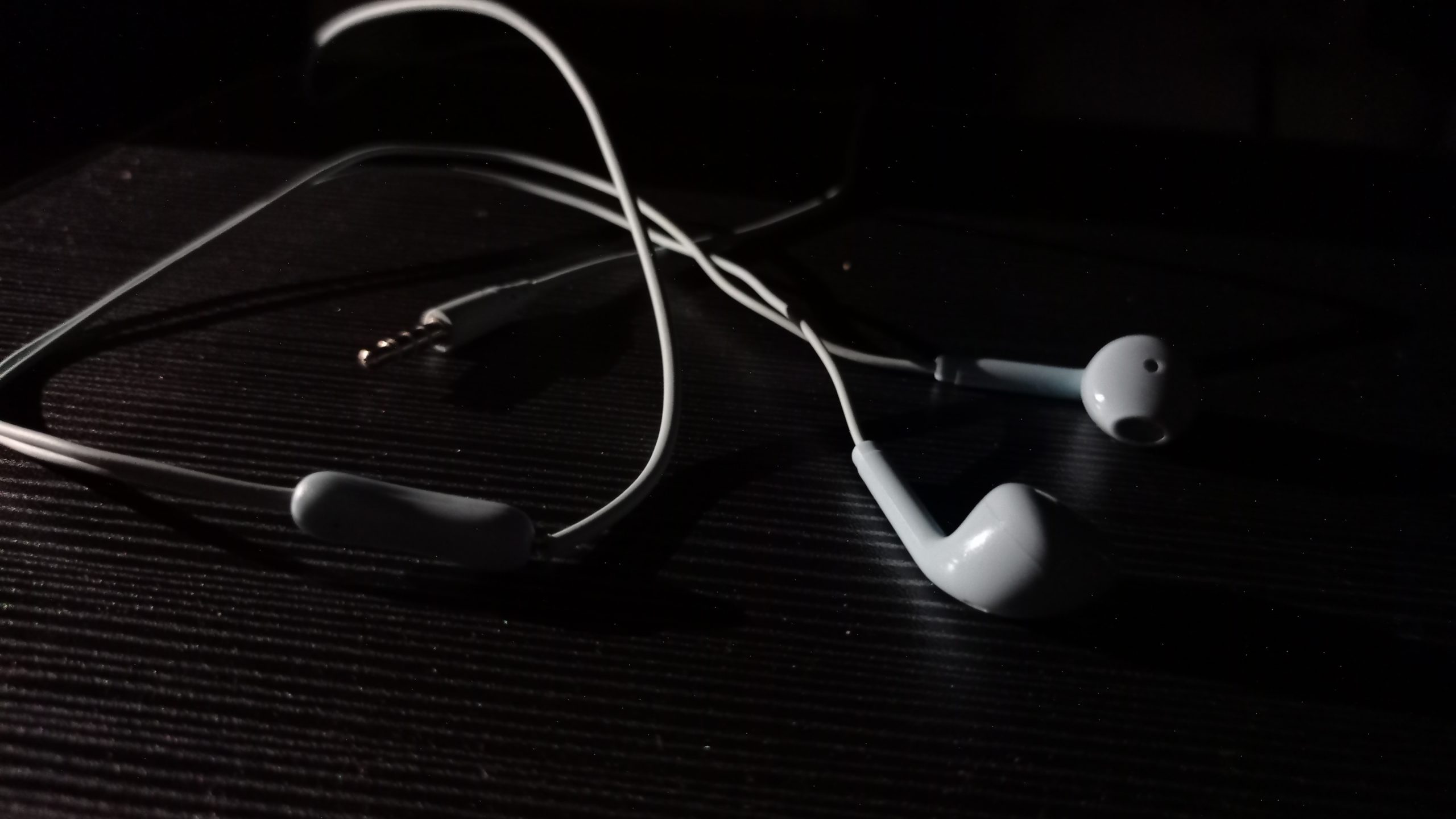 Penggunaan earphone terlalu lama, ini dampak negatifnya