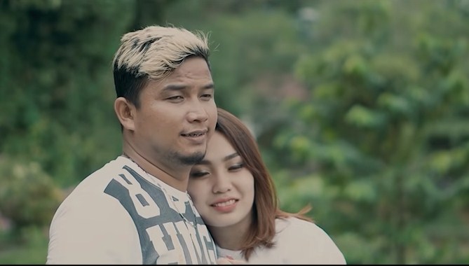 Lirik Lagu Manggandeng Kenangan dari Jhon Kenedy Nadeak