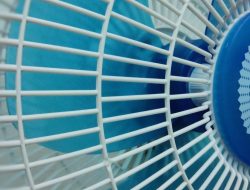 Membersihkan Kipas Angin Tanpa Repot-repot Membongkarnya