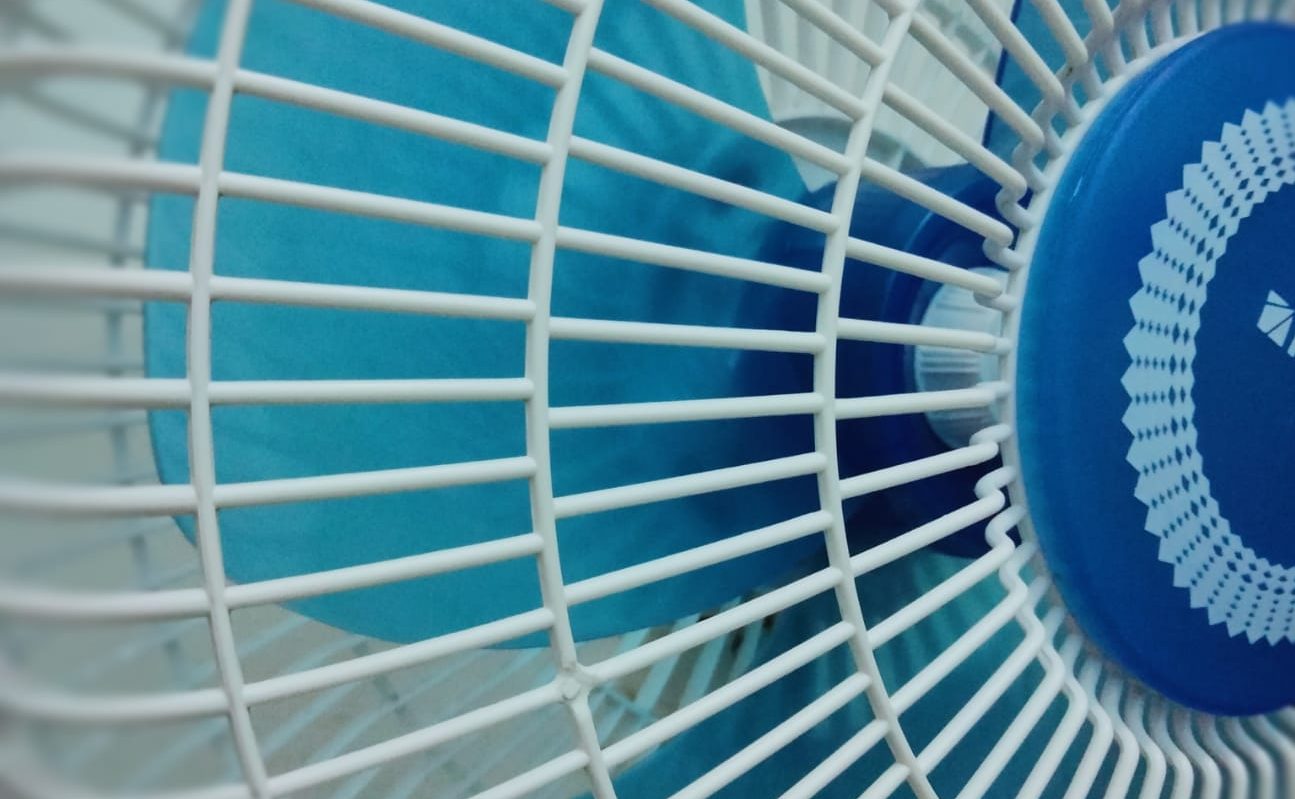 Membersihkan kipas angin tanpa repot-repot membongkarnya