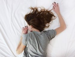 Tidur Tanpa Menggunakan Bantal, Baik Atau Buruk?