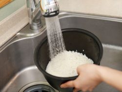 Manfaat Air Beras Ada Banyak, Salah Satunya Mencegah Penuaan Dini
