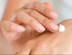 5 Manfaat Body Serum, Mengapa Tetap Diperlukan meski Sudah Pakai Body Lotion?