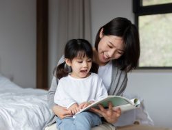 Mengajari Anak Bahasa Inggris, Salah Satunya Membacakan Dongeng