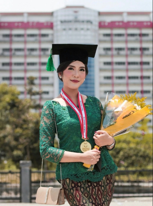 Kebaya Hijau Botol