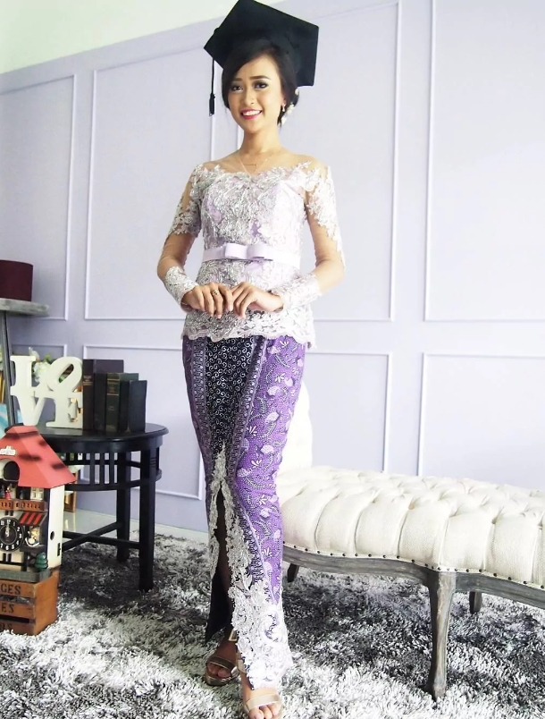 Kebaya Putih Belt